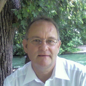 Portätfoto des Dozenten Bernd Friese