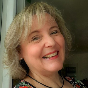 Porträtfoto der Dozentin Karin Hohenberger