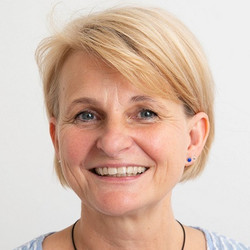 Porträtfoto der Dozentin Petra Colaci-Kozarec