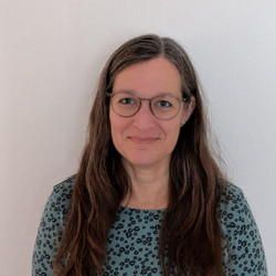 Profilbild der Dozentin Sandra Hergenhan