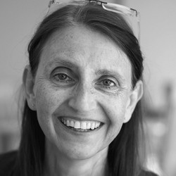 Porträtfoto der Dozentin Monika Reinhart