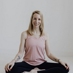 Porträtfoto der Dozentin Christiane Hiller