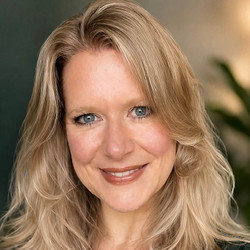 Porträtfoto der Dozentin Sandra Klaus